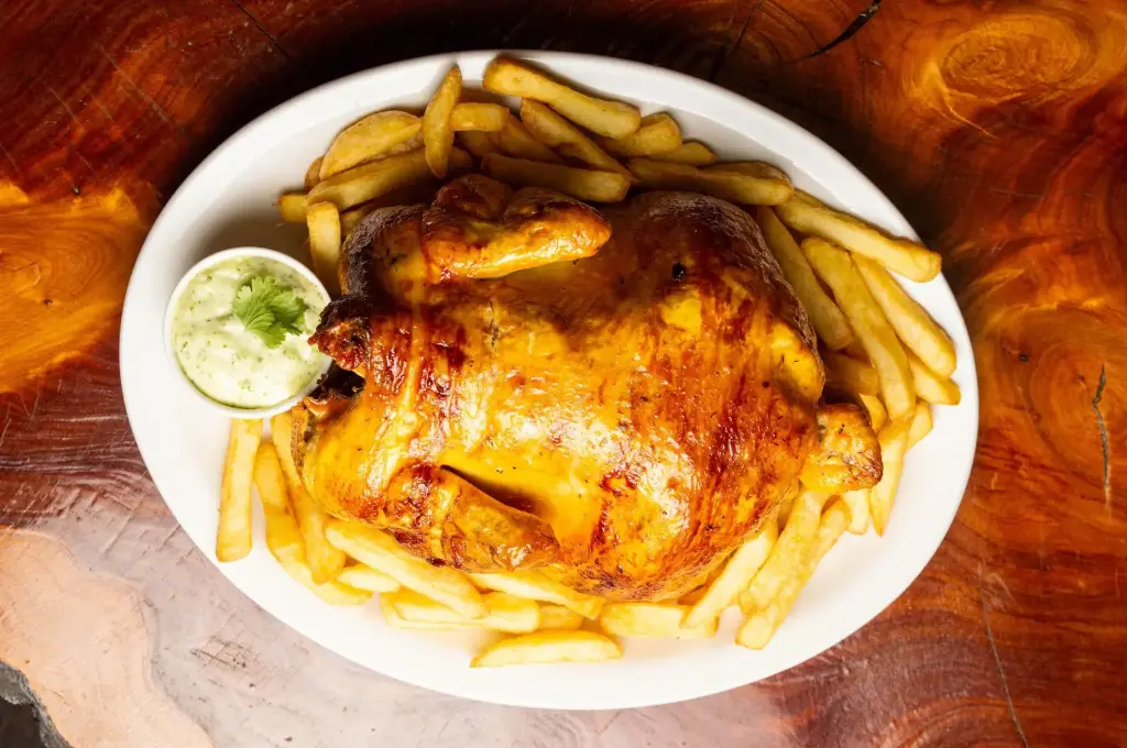 Publicación de blog '¿Por qué el pollo asado al carbón sabe tan delicioso?' cover image.webp