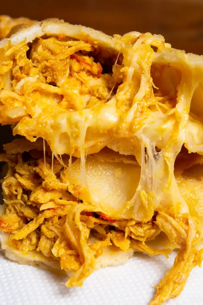 Empanadas Fritas (Pollo Queso)